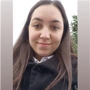 Ragazza diplomata offre aiuto per ripetizioni ai ragazzi delle elementari e medie